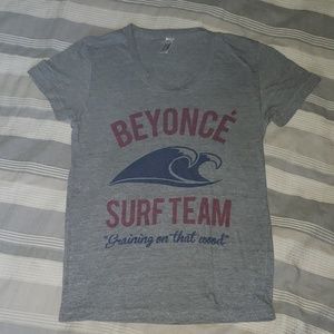 Woman American Apparel Tshirt